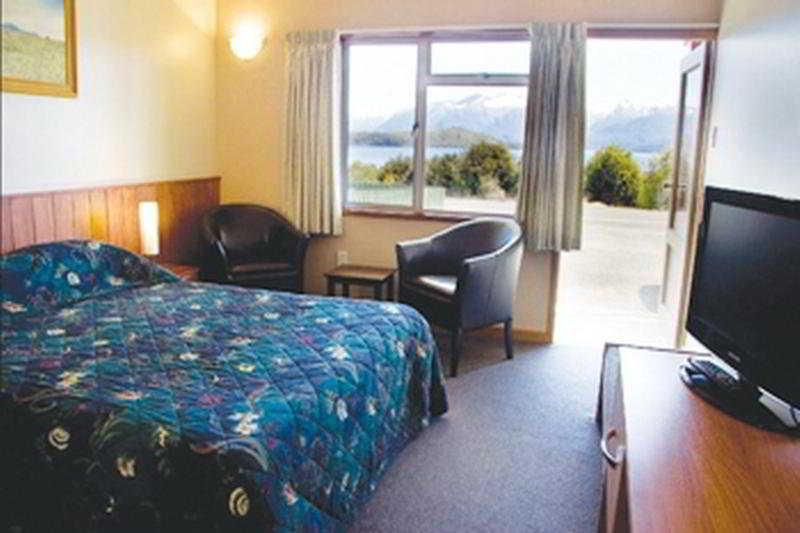 Te Anau Manapouri Lake Hotel Екстериор снимка