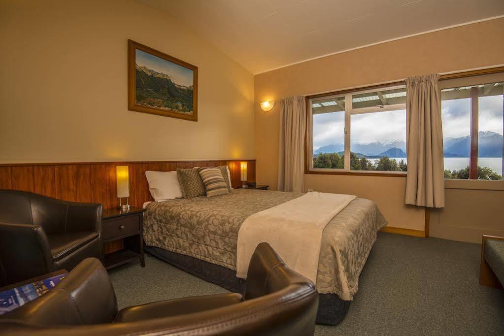 Te Anau Manapouri Lake Hotel Екстериор снимка