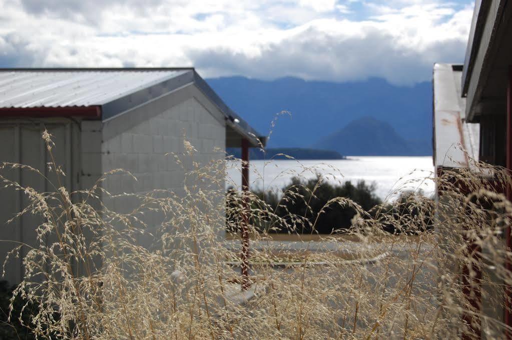 Te Anau Manapouri Lake Hotel Екстериор снимка