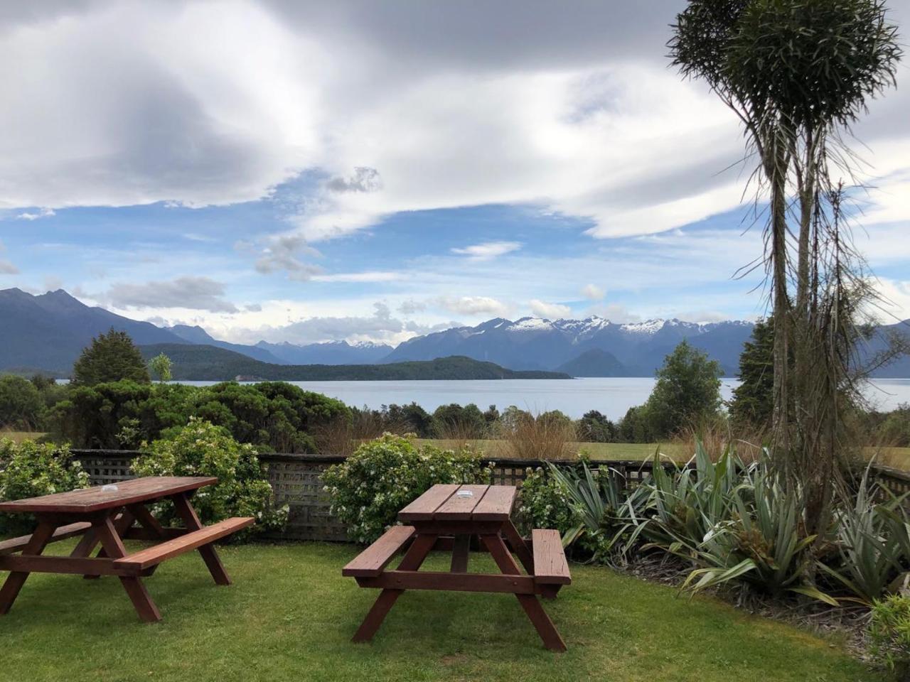 Te Anau Manapouri Lake Hotel Екстериор снимка