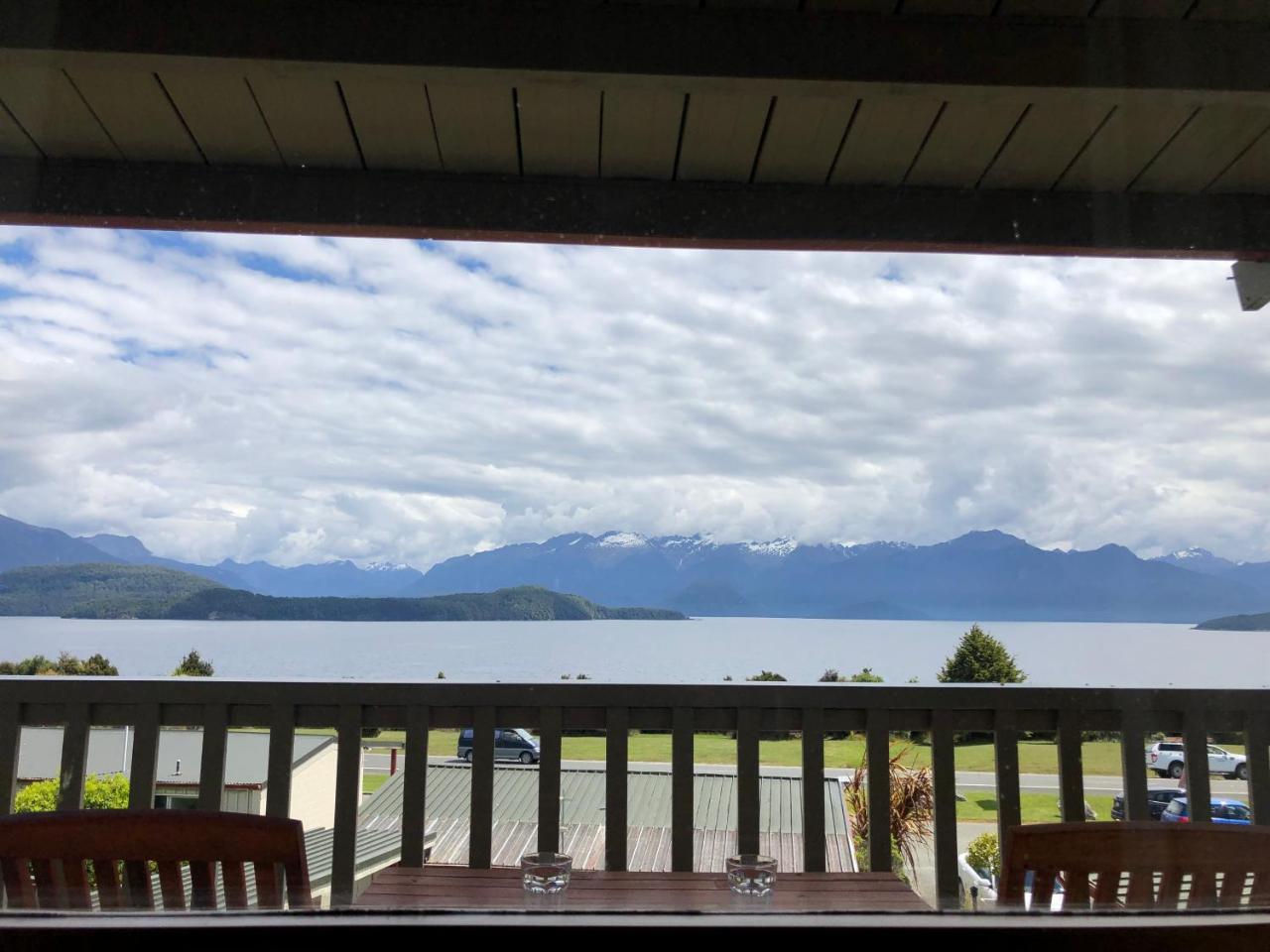 Te Anau Manapouri Lake Hotel Екстериор снимка