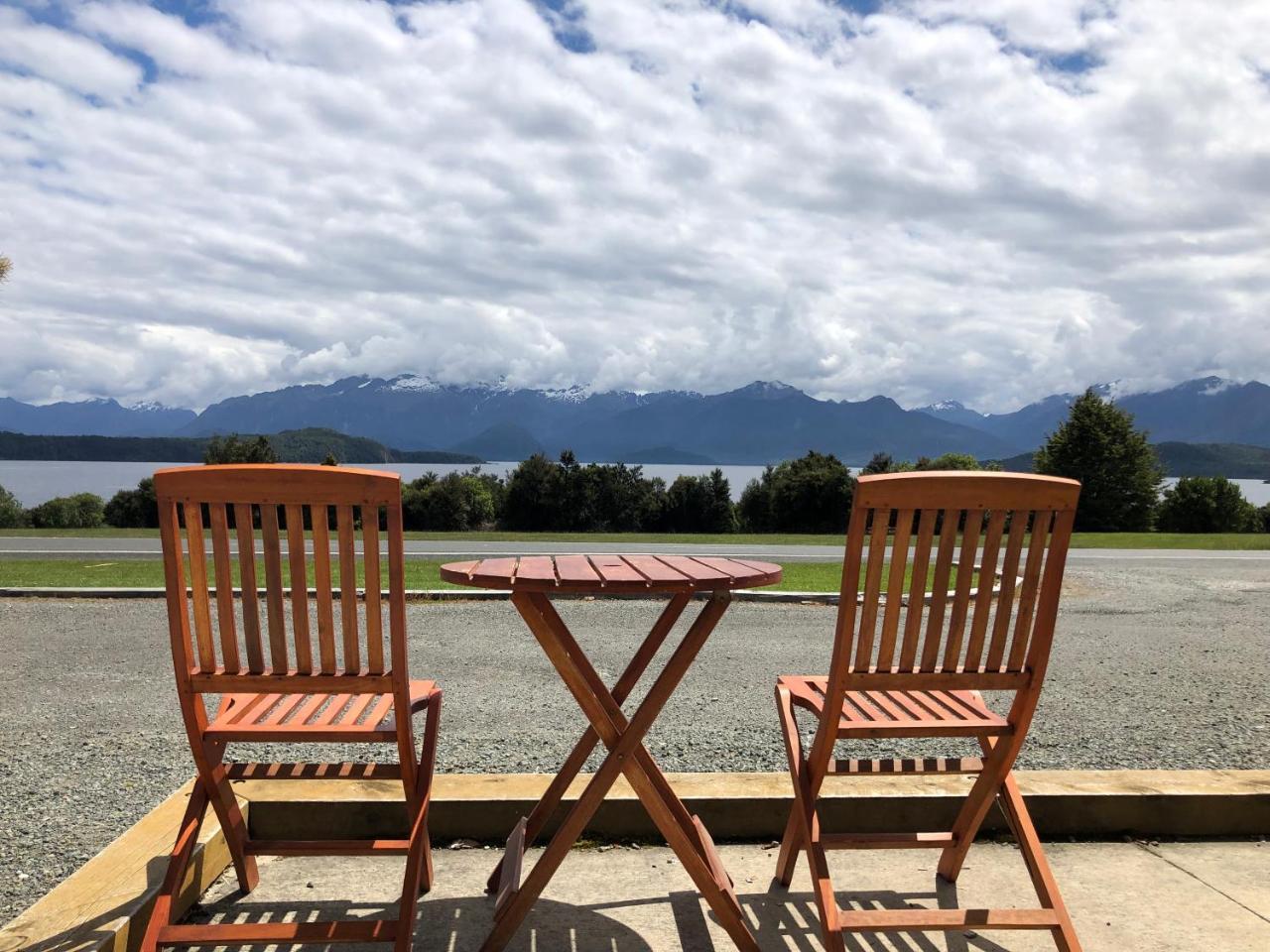 Te Anau Manapouri Lake Hotel Екстериор снимка