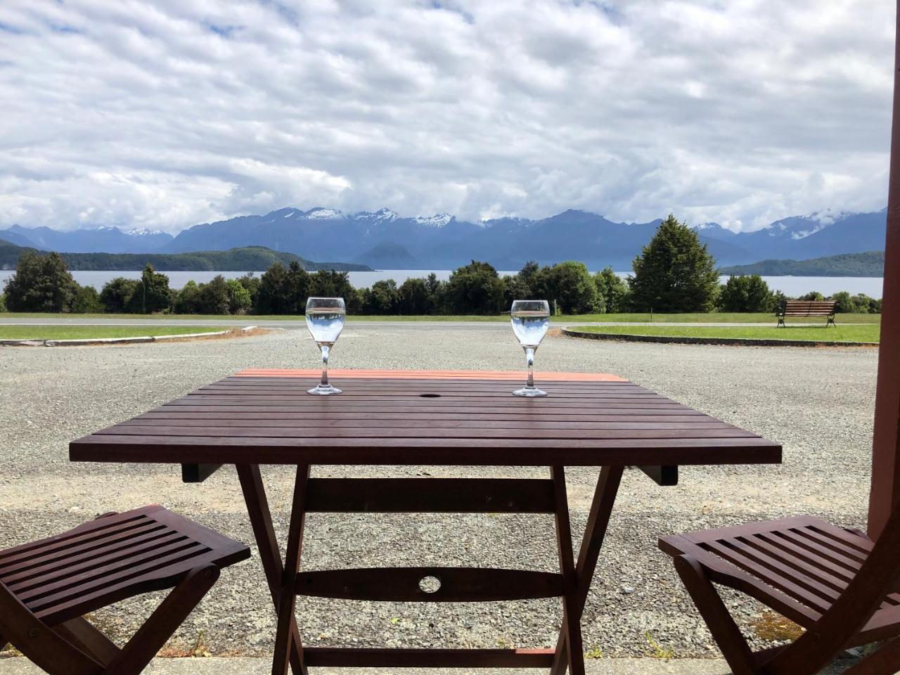 Te Anau Manapouri Lake Hotel Екстериор снимка