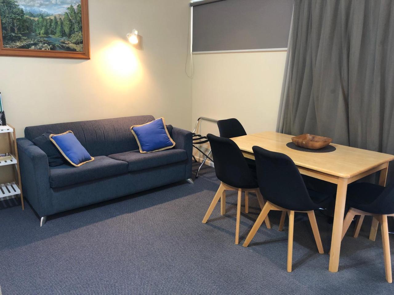 Te Anau Manapouri Lake Hotel Екстериор снимка