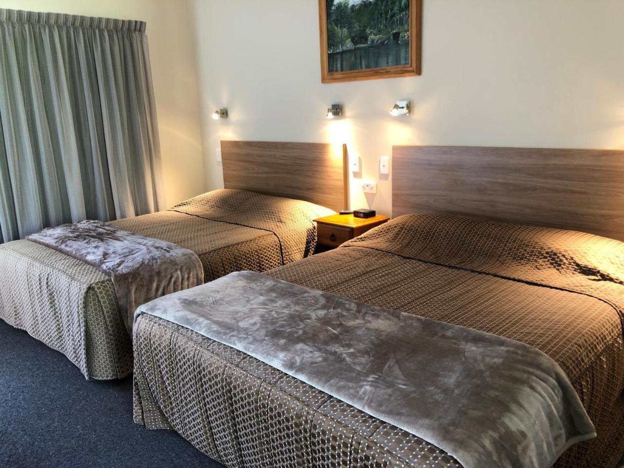 Te Anau Manapouri Lake Hotel Екстериор снимка