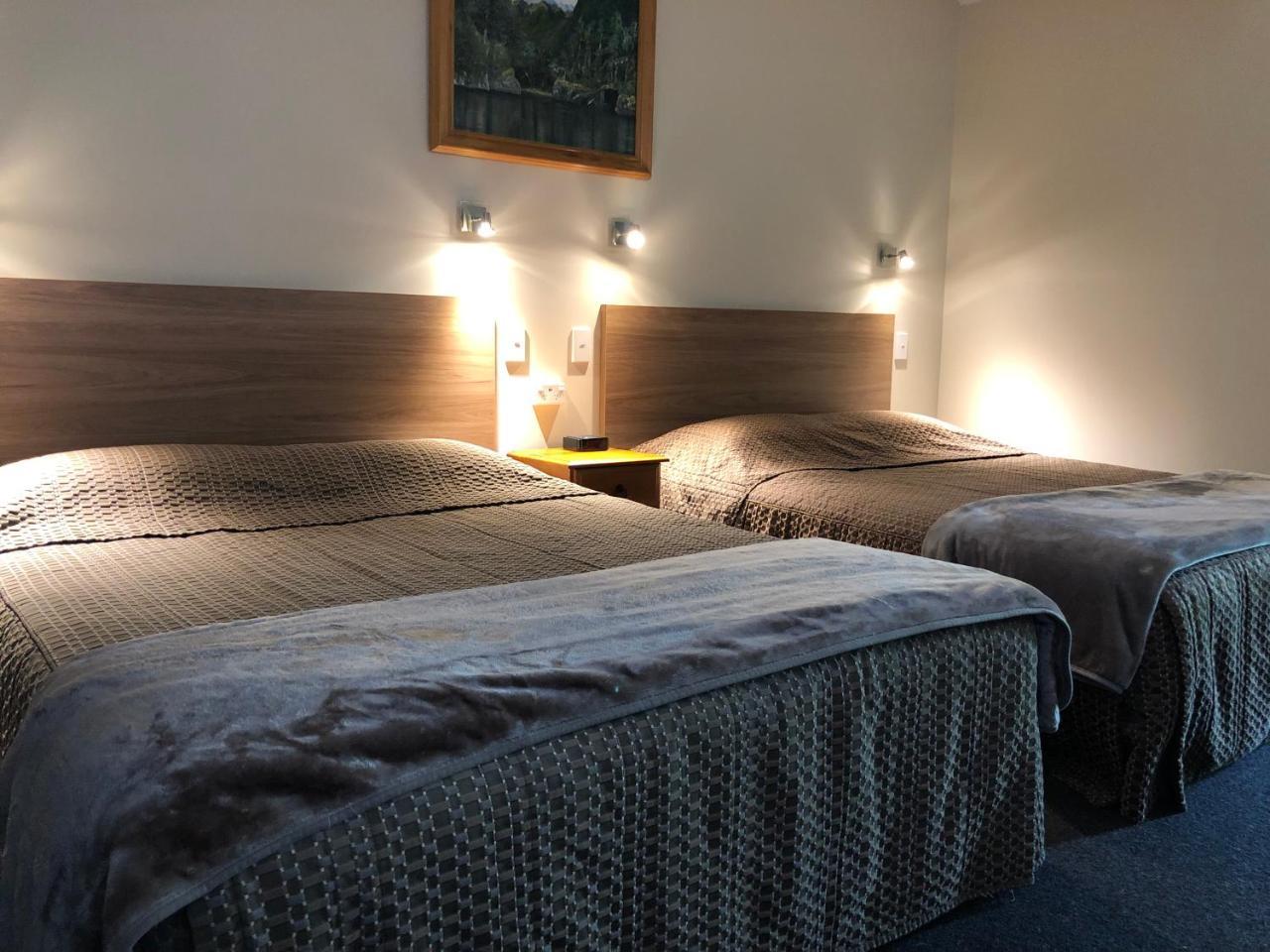 Te Anau Manapouri Lake Hotel Екстериор снимка