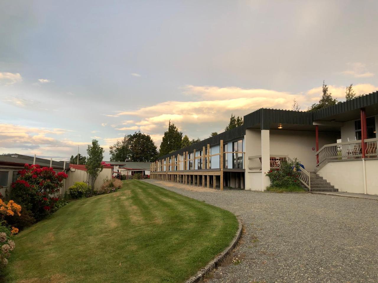 Te Anau Manapouri Lake Hotel Екстериор снимка