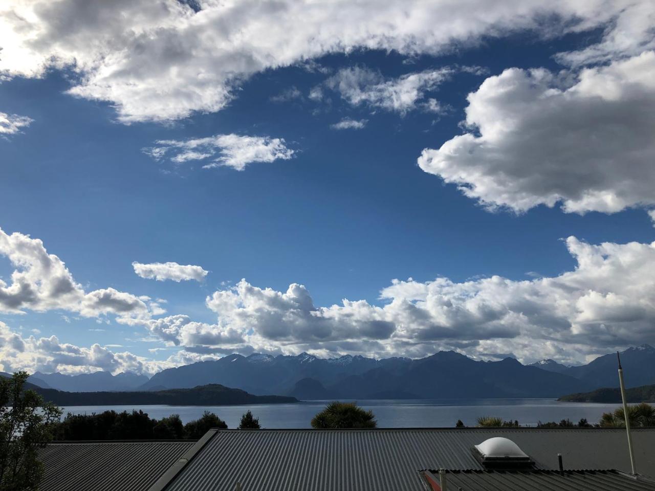 Te Anau Manapouri Lake Hotel Екстериор снимка