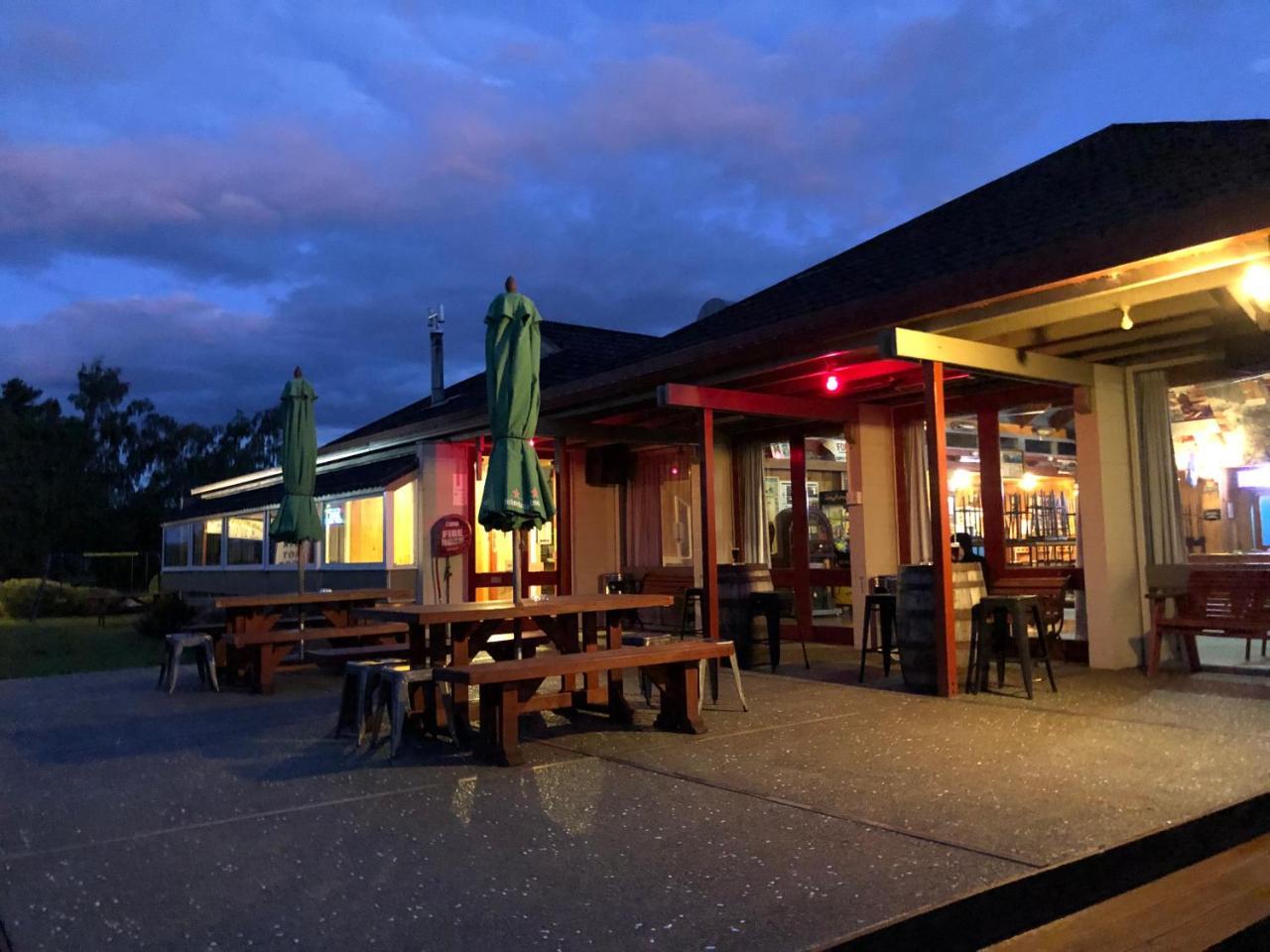 Te Anau Manapouri Lake Hotel Екстериор снимка
