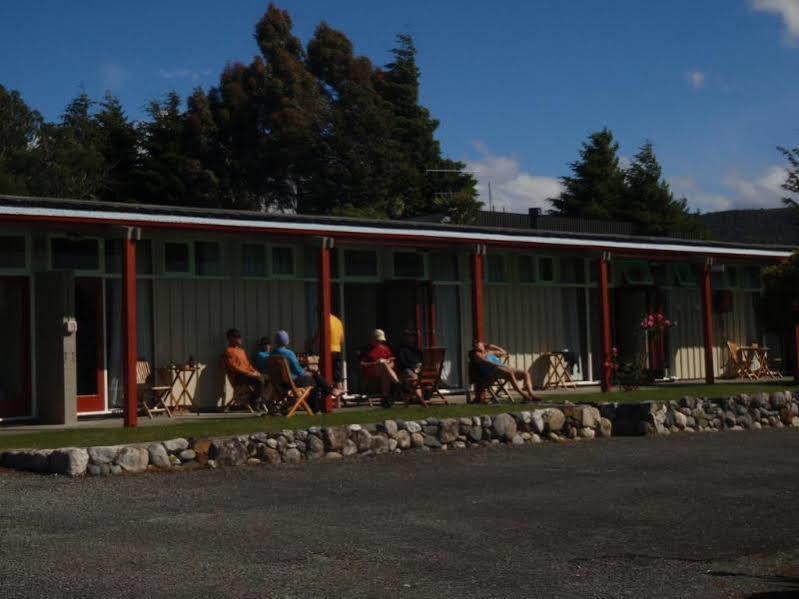 Te Anau Manapouri Lake Hotel Екстериор снимка