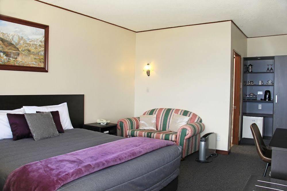 Te Anau Manapouri Lake Hotel Екстериор снимка